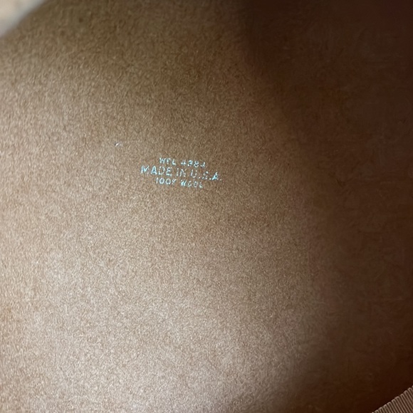 Beautiful Hat - Picture 3 of 9